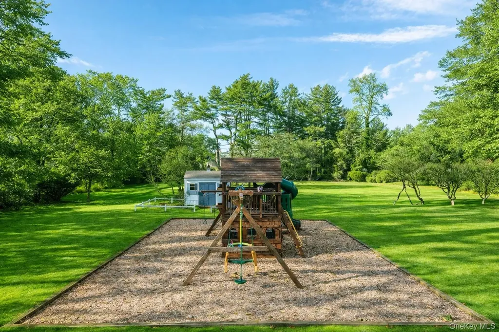 393 Mill River Road Muttontown NY 11771