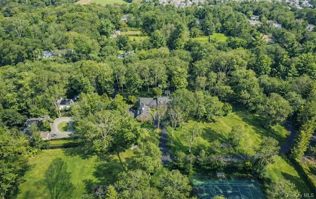 393 Mill River Road Muttontown NY 11771