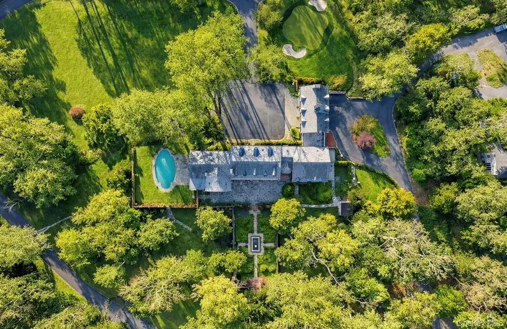 393 Mill River Road Muttontown NY 11771