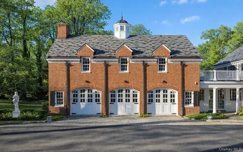 393 Mill River Road Muttontown NY 11771