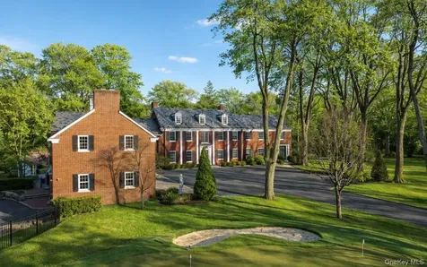 393 Mill River Road Muttontown NY 11771