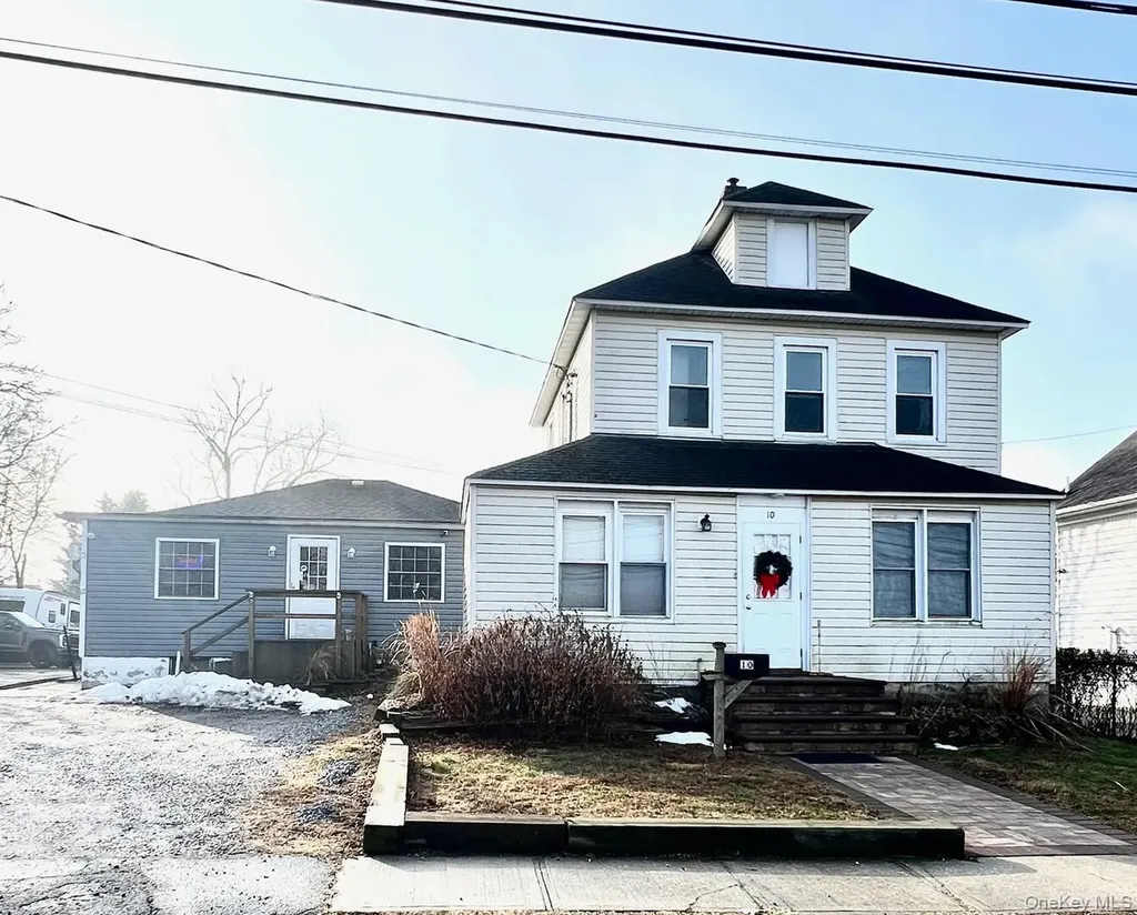 10 Hawley Avenue West Islip NY 11795
