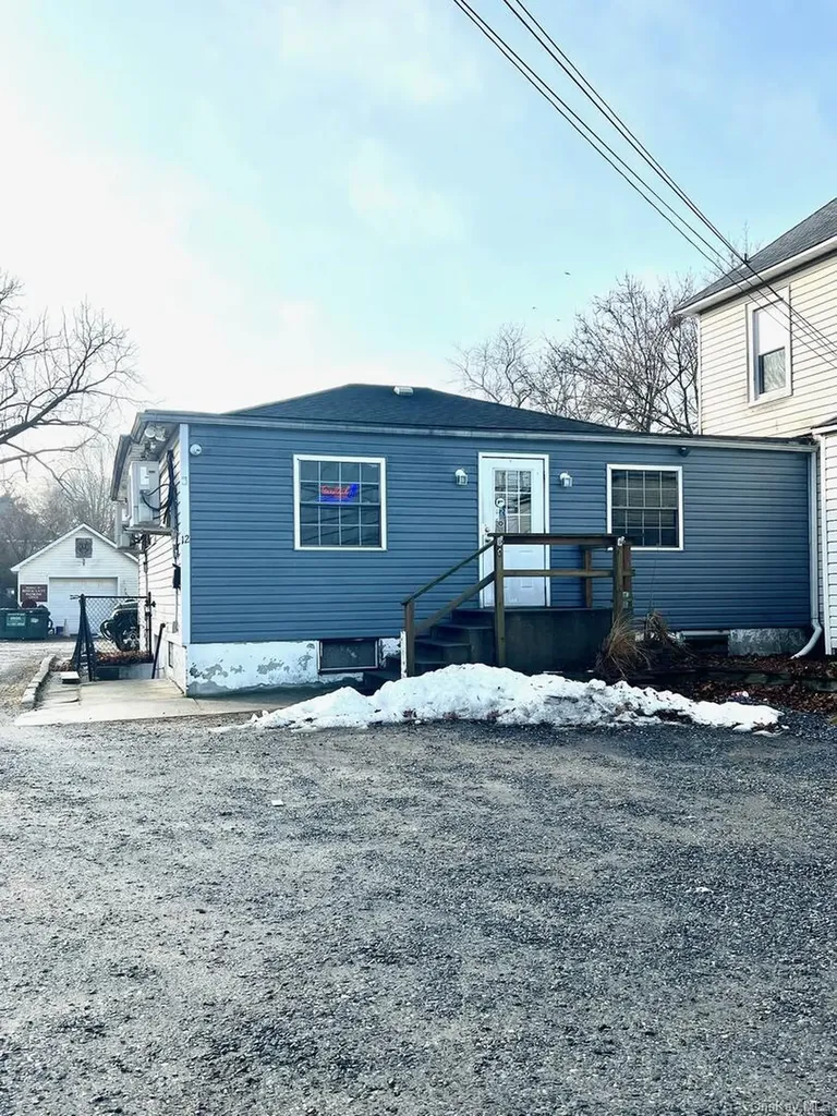 10 Hawley Avenue West Islip NY 11795