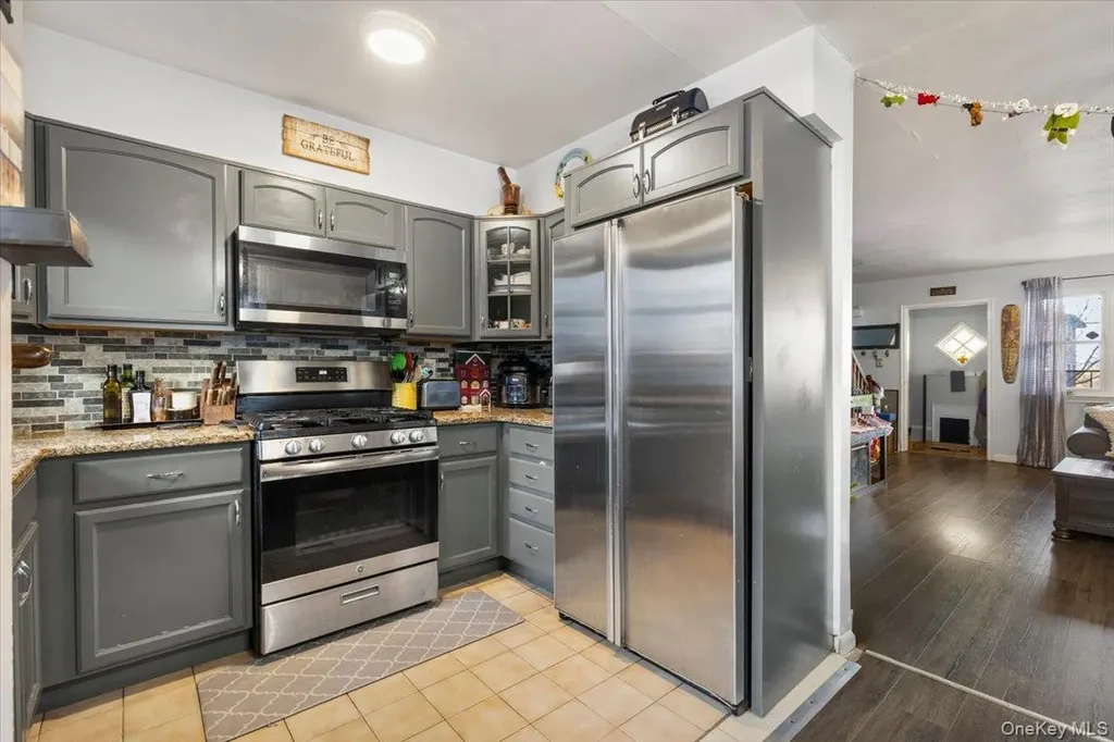 2761 Hering Avenue Bronx NY 10469