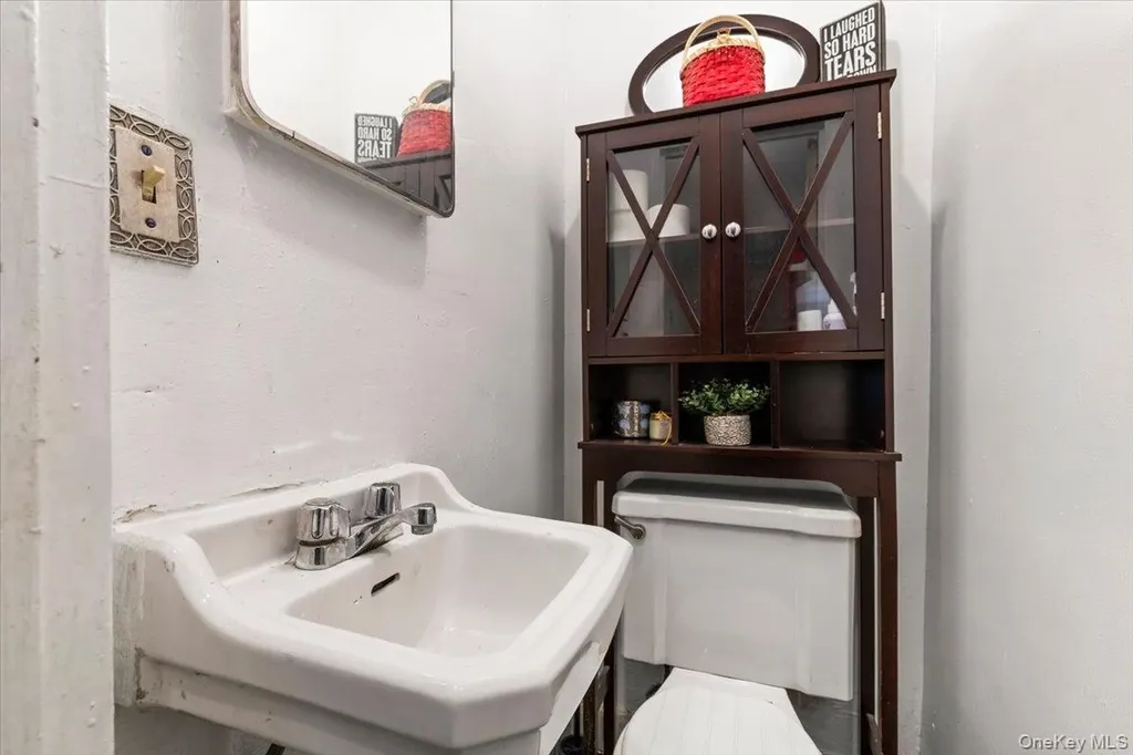 2761 Hering Avenue Bronx NY 10469