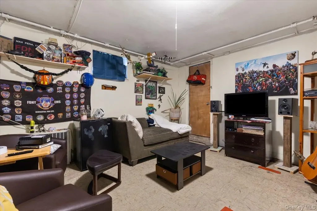 2761 Hering Avenue Bronx NY 10469