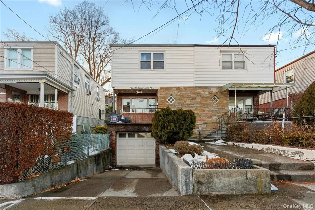 2761 Hering Avenue Bronx NY 10469