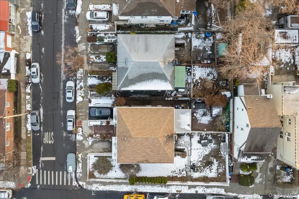 2761 Hering Avenue Bronx NY 10469