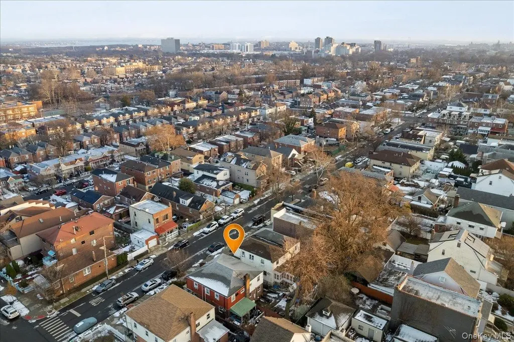 2761 Hering Avenue Bronx NY 10469