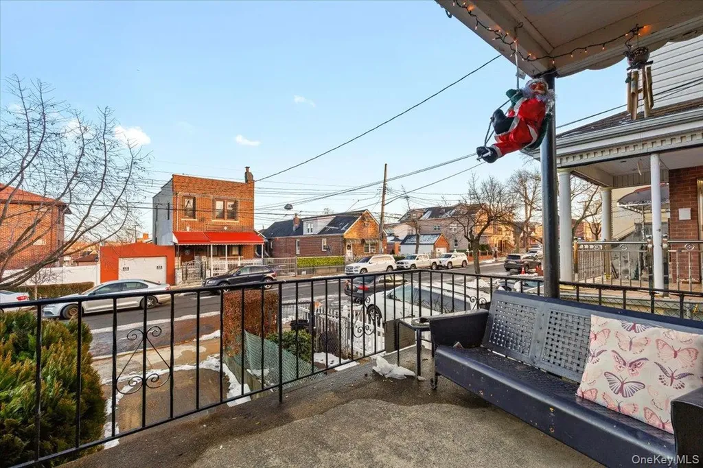 2761 Hering Avenue Bronx NY 10469
