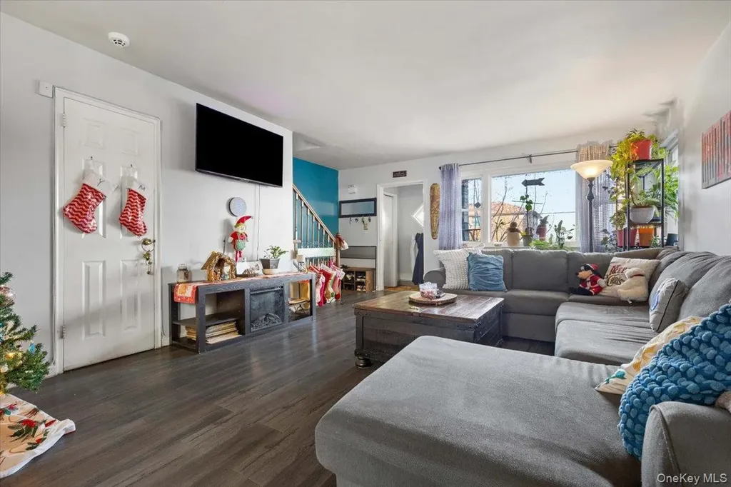 2761 Hering Avenue Bronx NY 10469