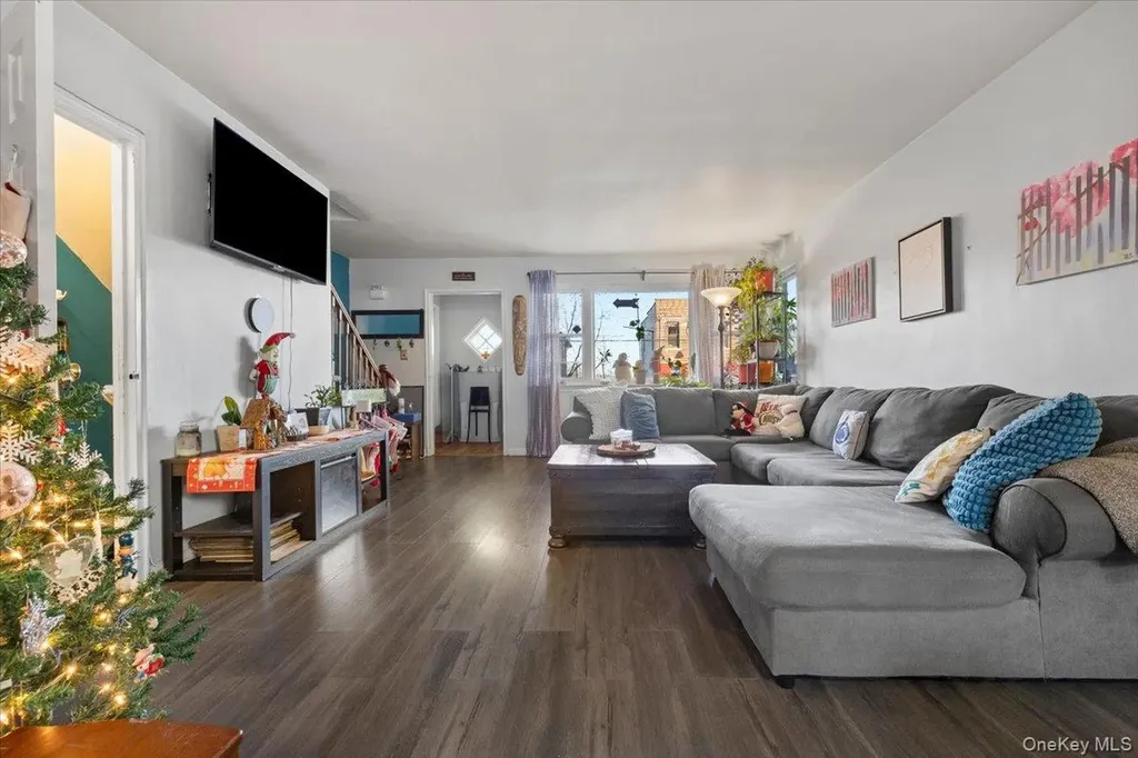 2761 Hering Avenue Bronx NY 10469