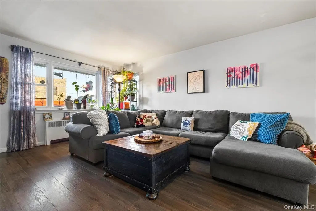 2761 Hering Avenue Bronx NY 10469