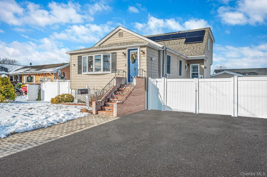 1560 A Street West Babylon NY 11704