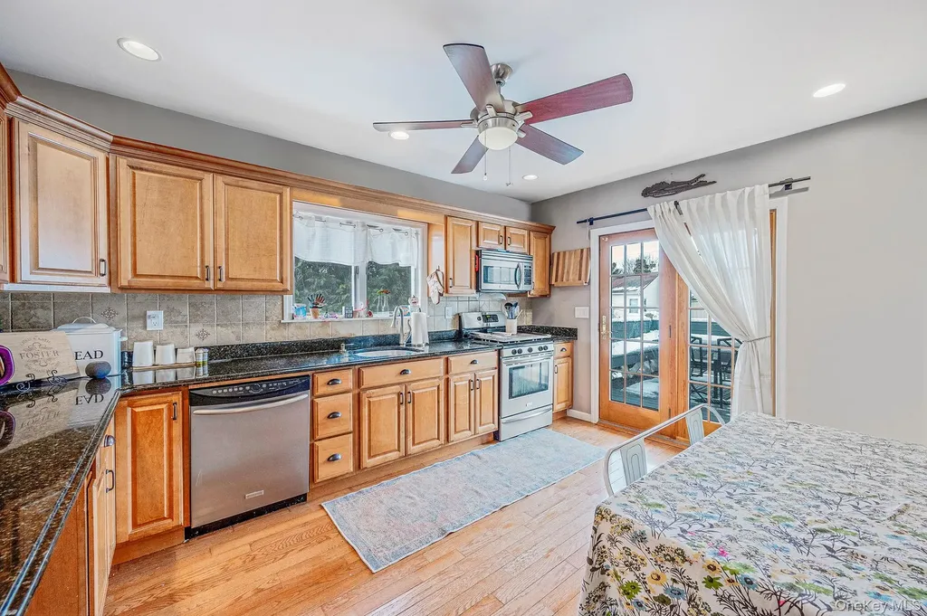 1560 A Street West Babylon NY 11704