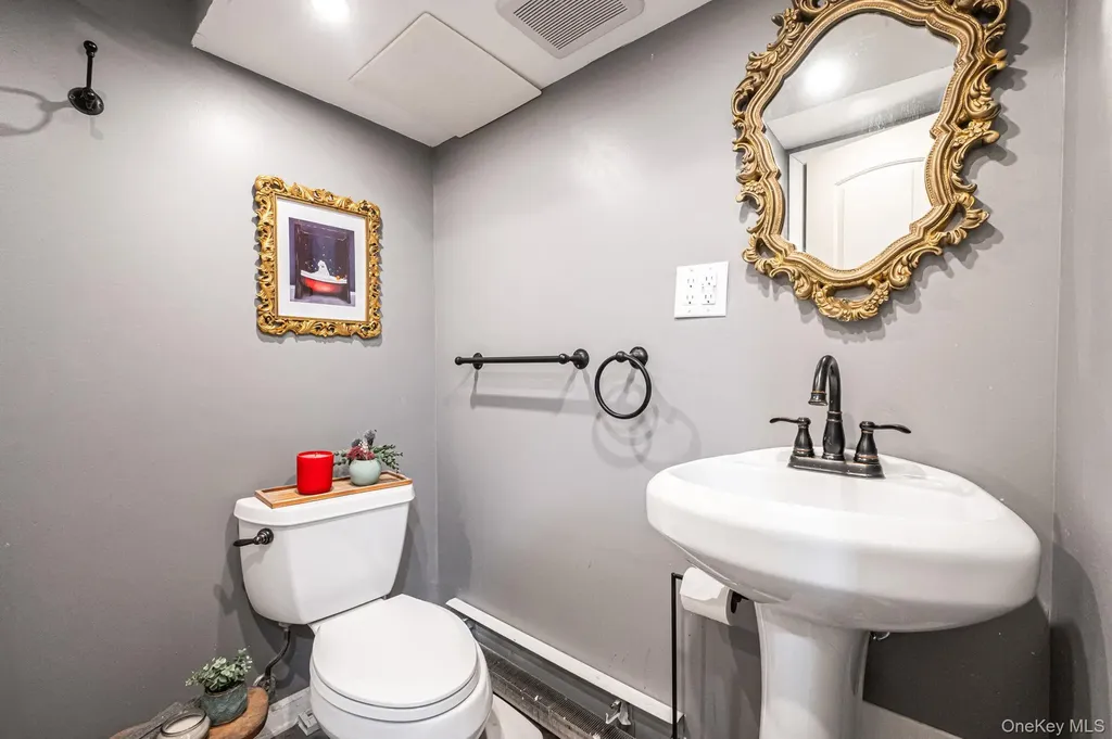1560 A Street West Babylon NY 11704