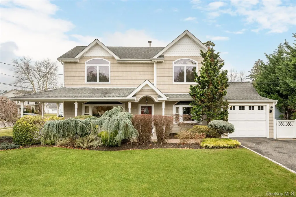 8 Hillside Lane Syosset NY 11791