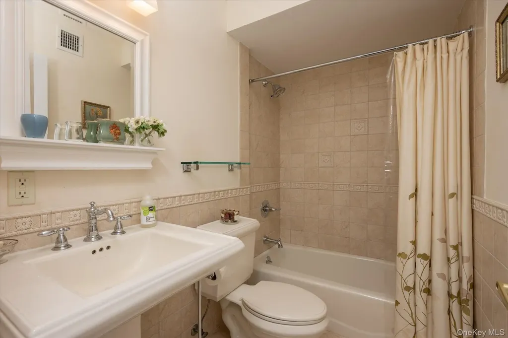 8 Hillside Lane Syosset NY 11791