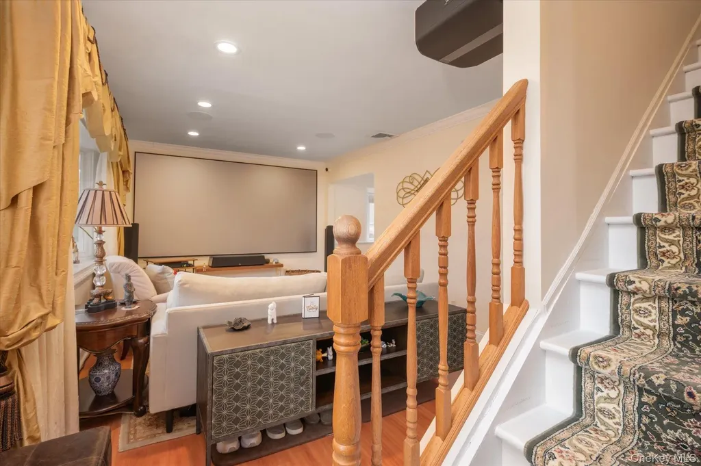 8 Hillside Lane Syosset NY 11791
