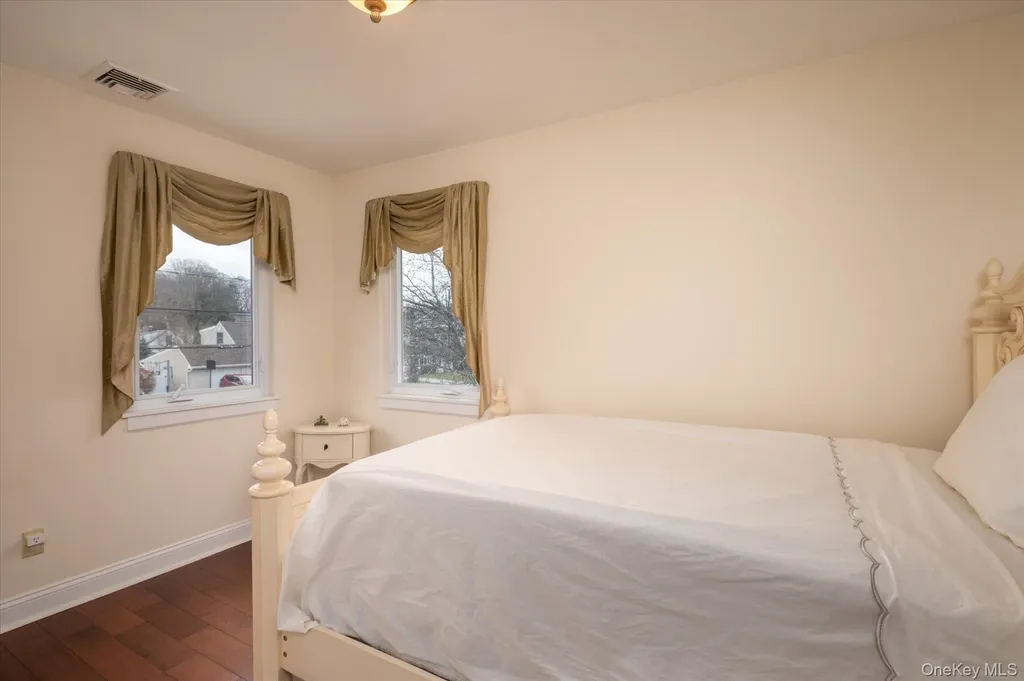 8 Hillside Lane Syosset NY 11791