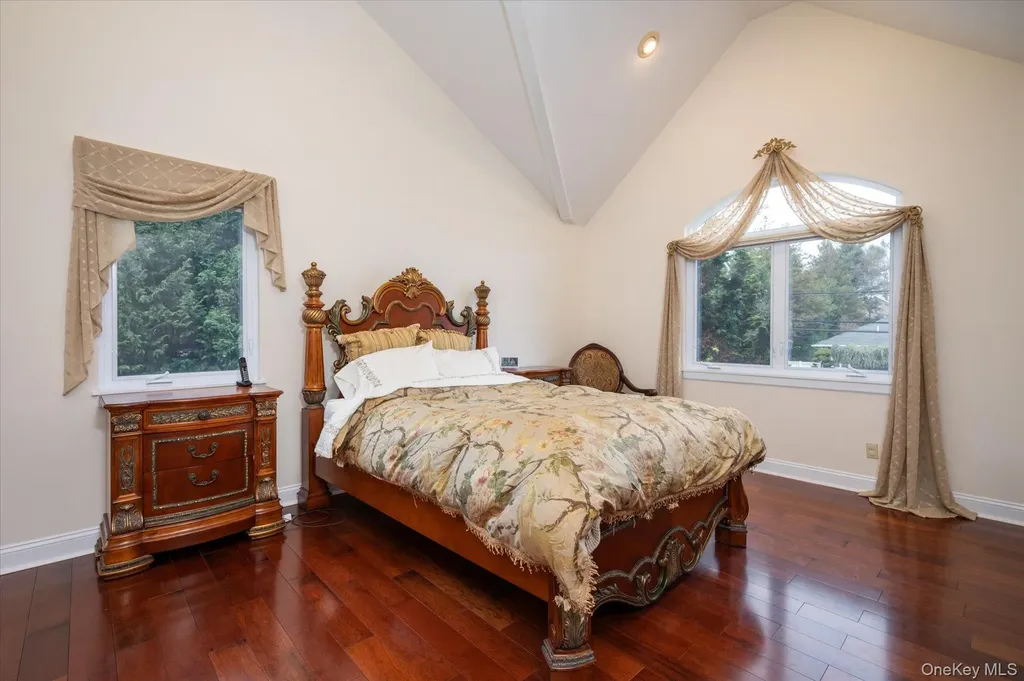 8 Hillside Lane Syosset NY 11791