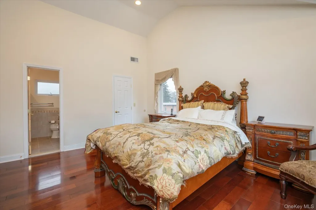 8 Hillside Lane Syosset NY 11791