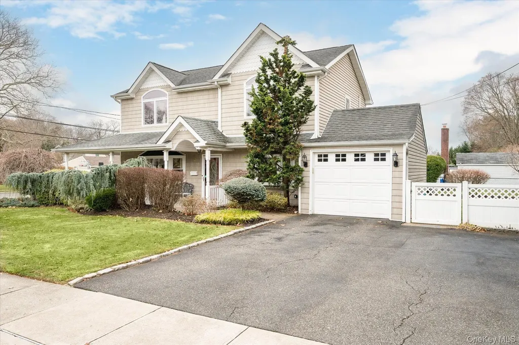 8 Hillside Lane Syosset NY 11791