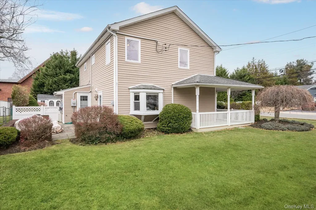 8 Hillside Lane Syosset NY 11791