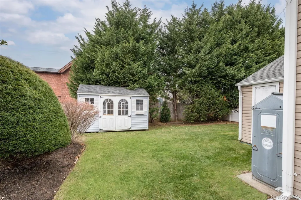 8 Hillside Lane Syosset NY 11791