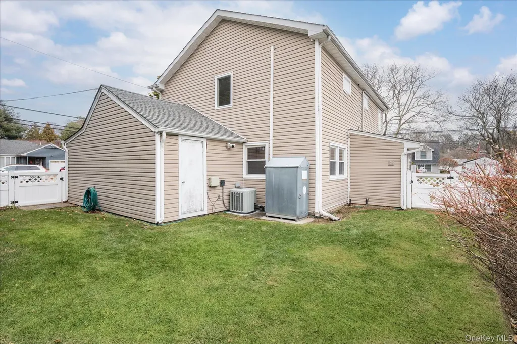 8 Hillside Lane Syosset NY 11791