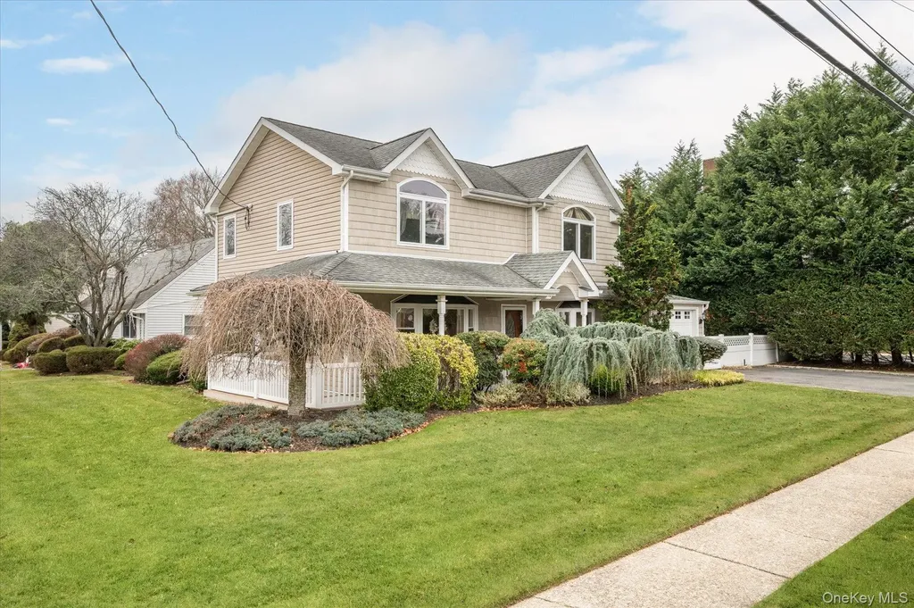 8 Hillside Lane Syosset NY 11791