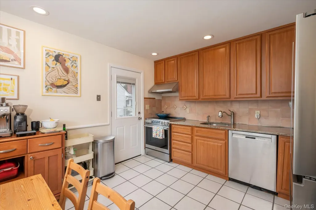8 Hillside Lane Syosset NY 11791