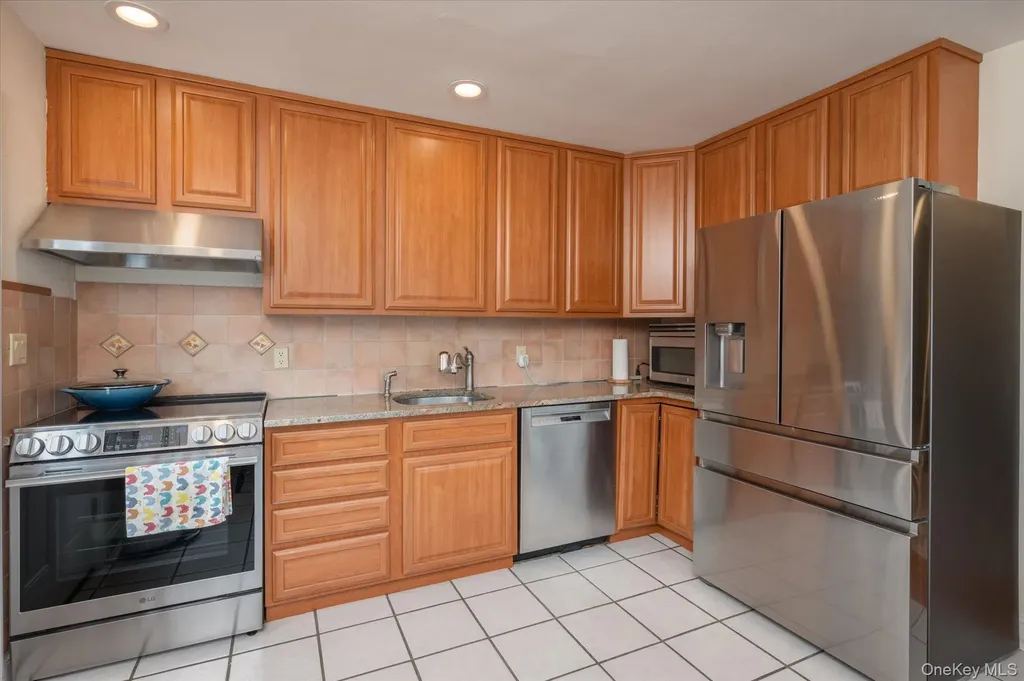 8 Hillside Lane Syosset NY 11791
