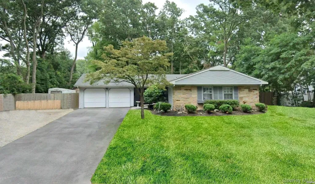 11 Seward Lane Stony Brook NY 11790