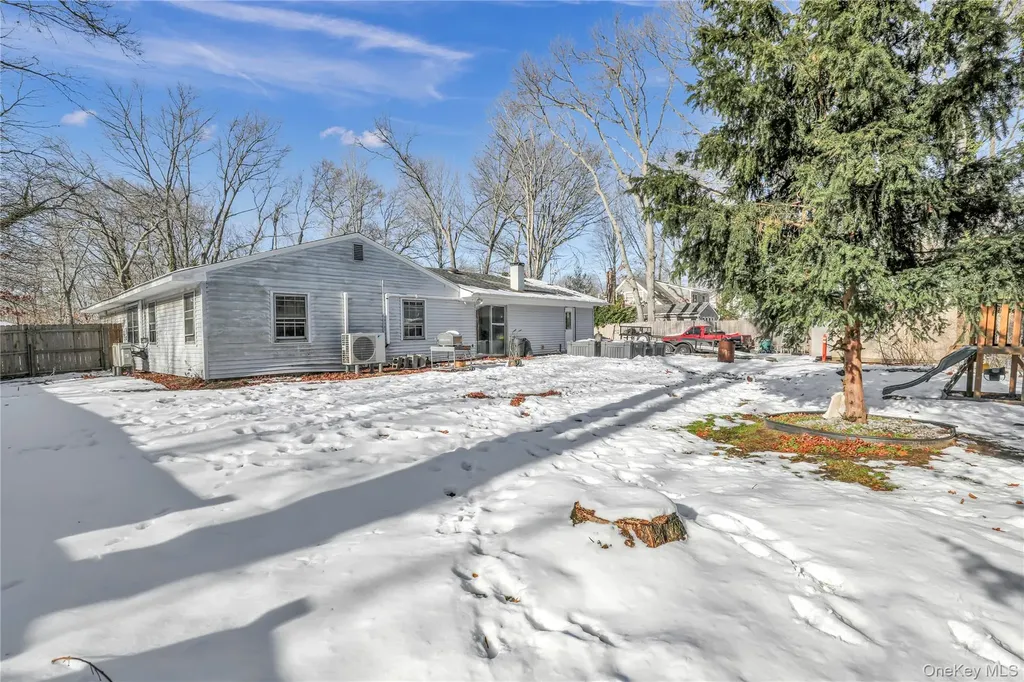 11 Seward Lane Stony Brook NY 11790