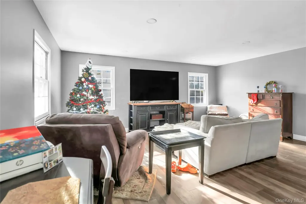 11 Seward Lane Stony Brook NY 11790