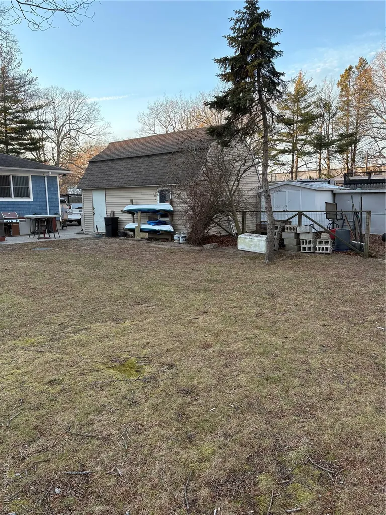 18 Tyte Drive Riverhead NY 11901