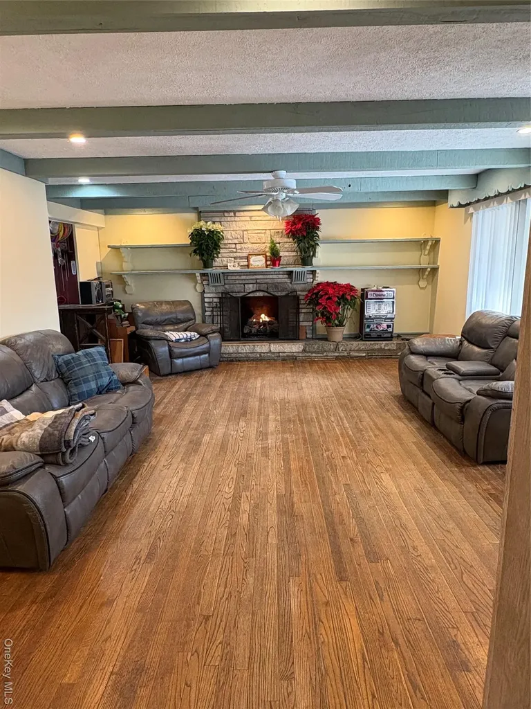 18 Tyte Drive Riverhead NY 11901