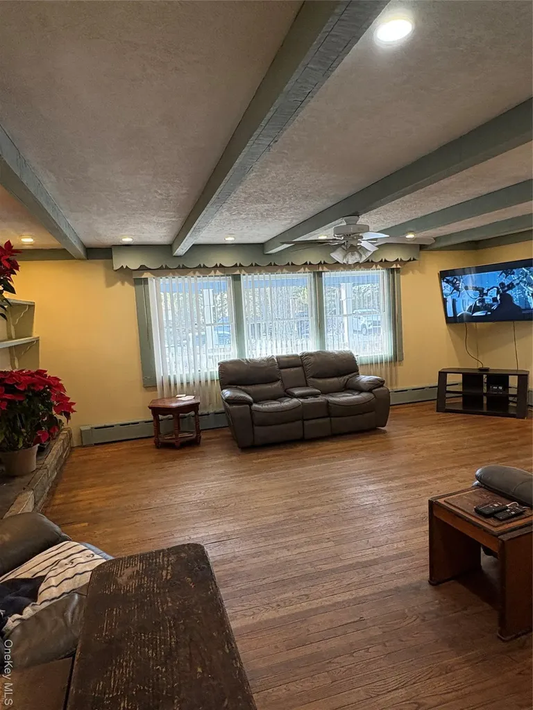 18 Tyte Drive Riverhead NY 11901