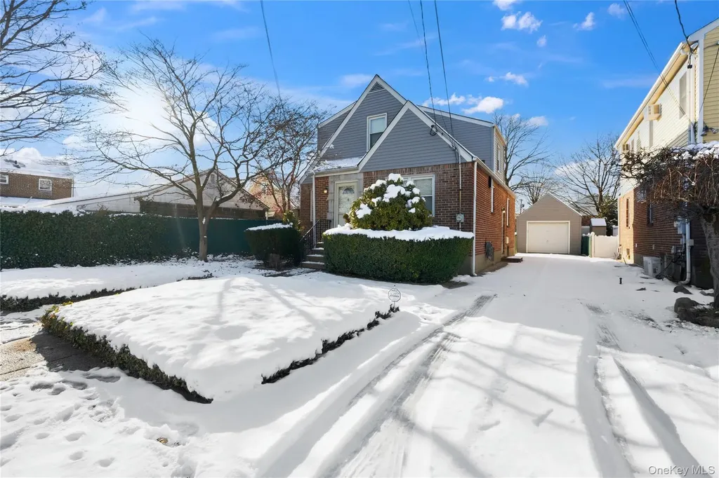76 Westend Avenue Valley Stream NY 11580