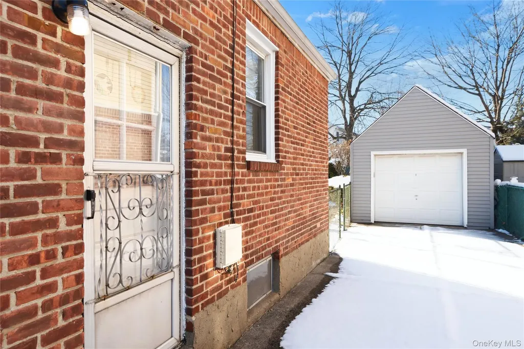 76 Westend Avenue Valley Stream NY 11580