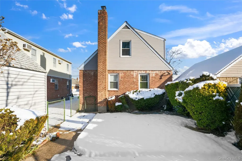 76 Westend Avenue Valley Stream NY 11580