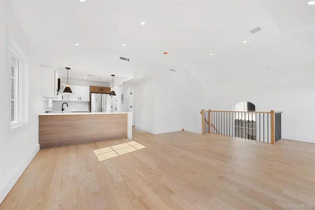 3824 215th Street Bayside NY 11361