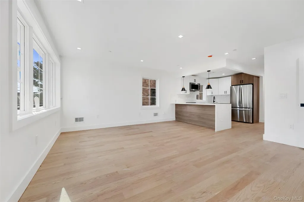 3824 215th Street Bayside NY 11361