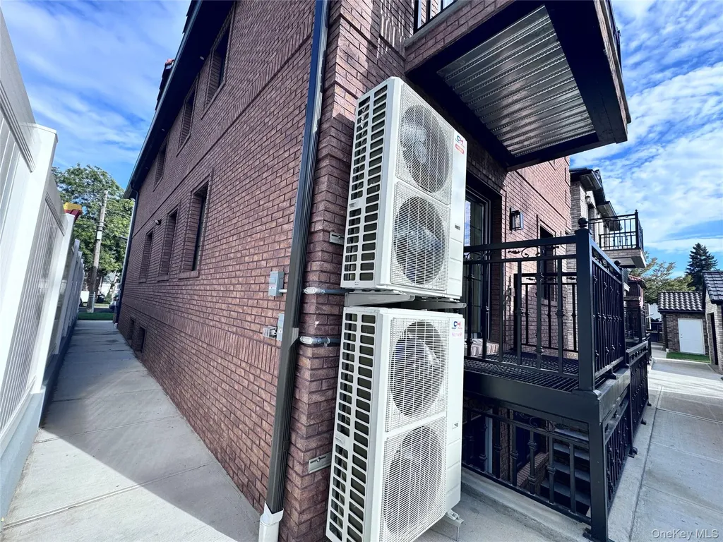 3824 215th Street Bayside NY 11361