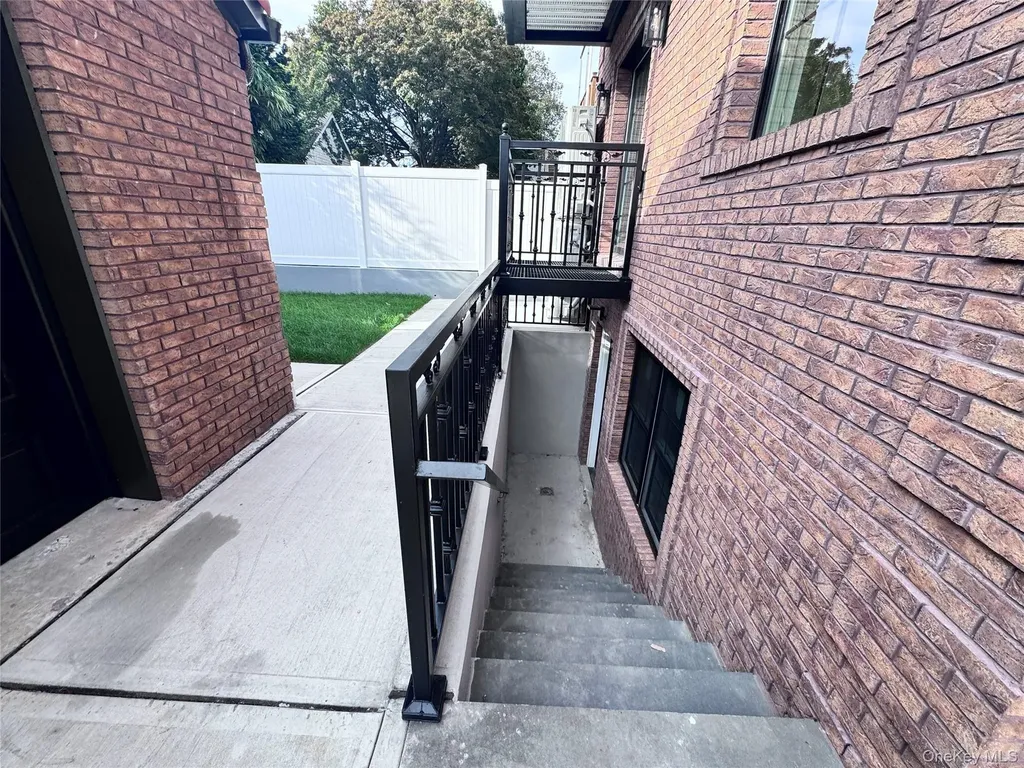 3824 215th Street Bayside NY 11361