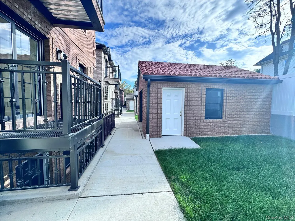 3824 215th Street Bayside NY 11361