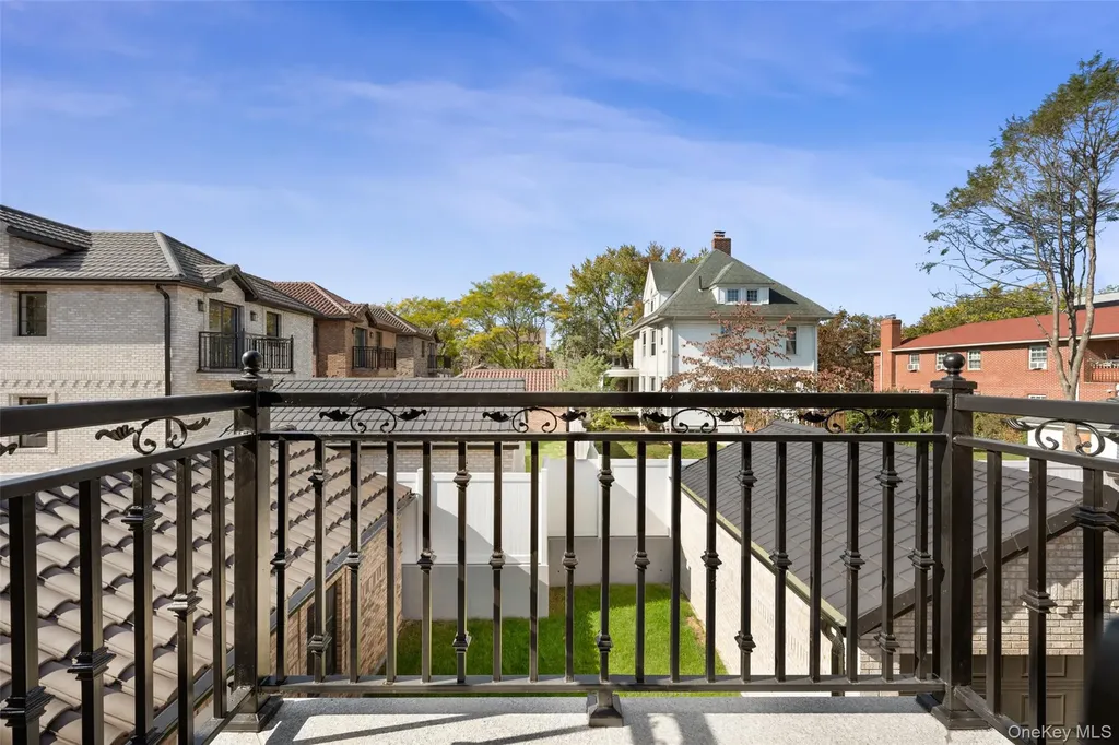 3824 215th Street Bayside NY 11361