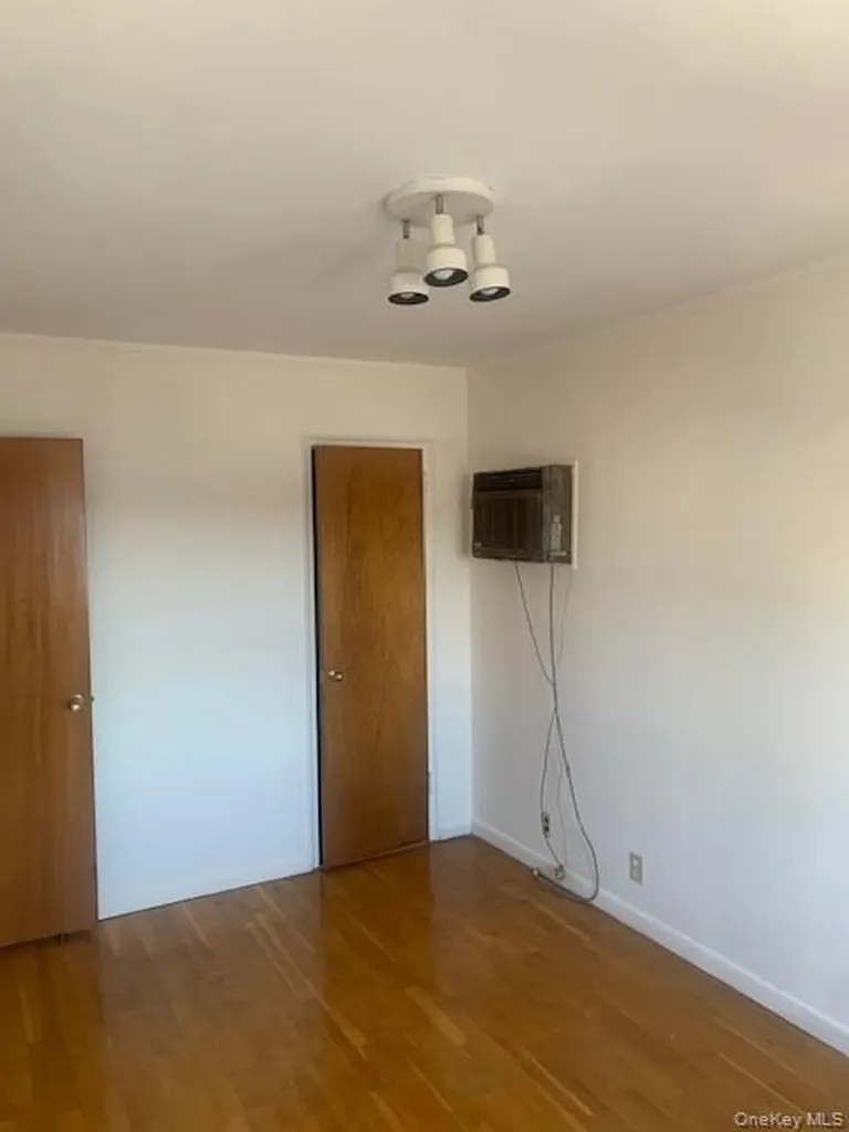 1052 Brinsmade Avenue Bronx NY 10465