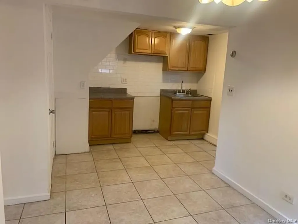 1052 Brinsmade Avenue Bronx NY 10465